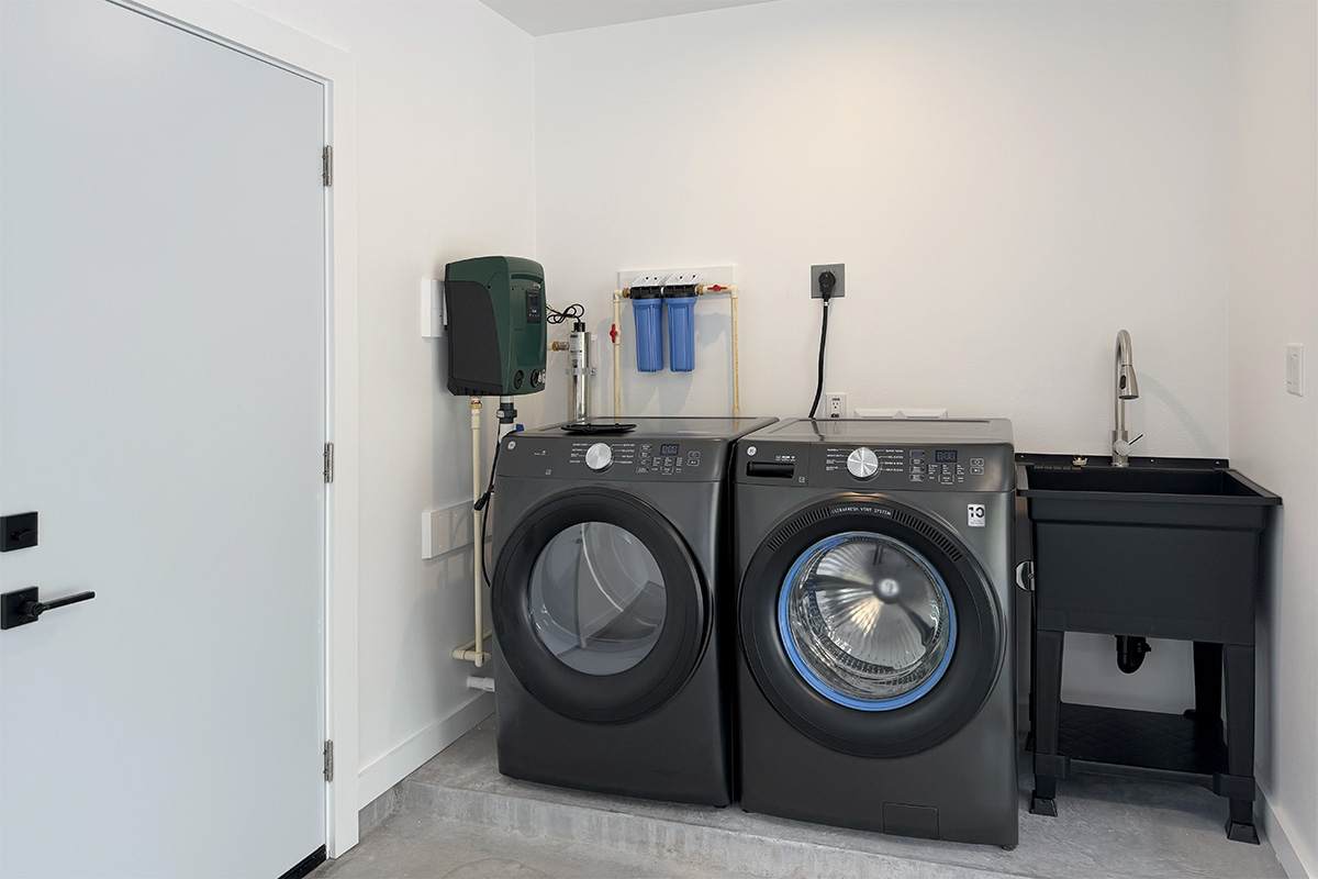 15-1906 8TH AVE - Photo 1