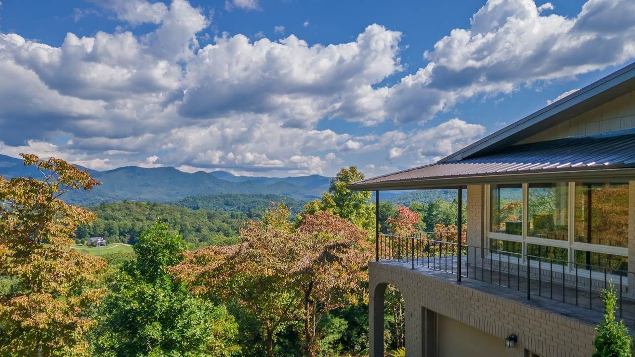 380 Ledford Drive - Photo 1