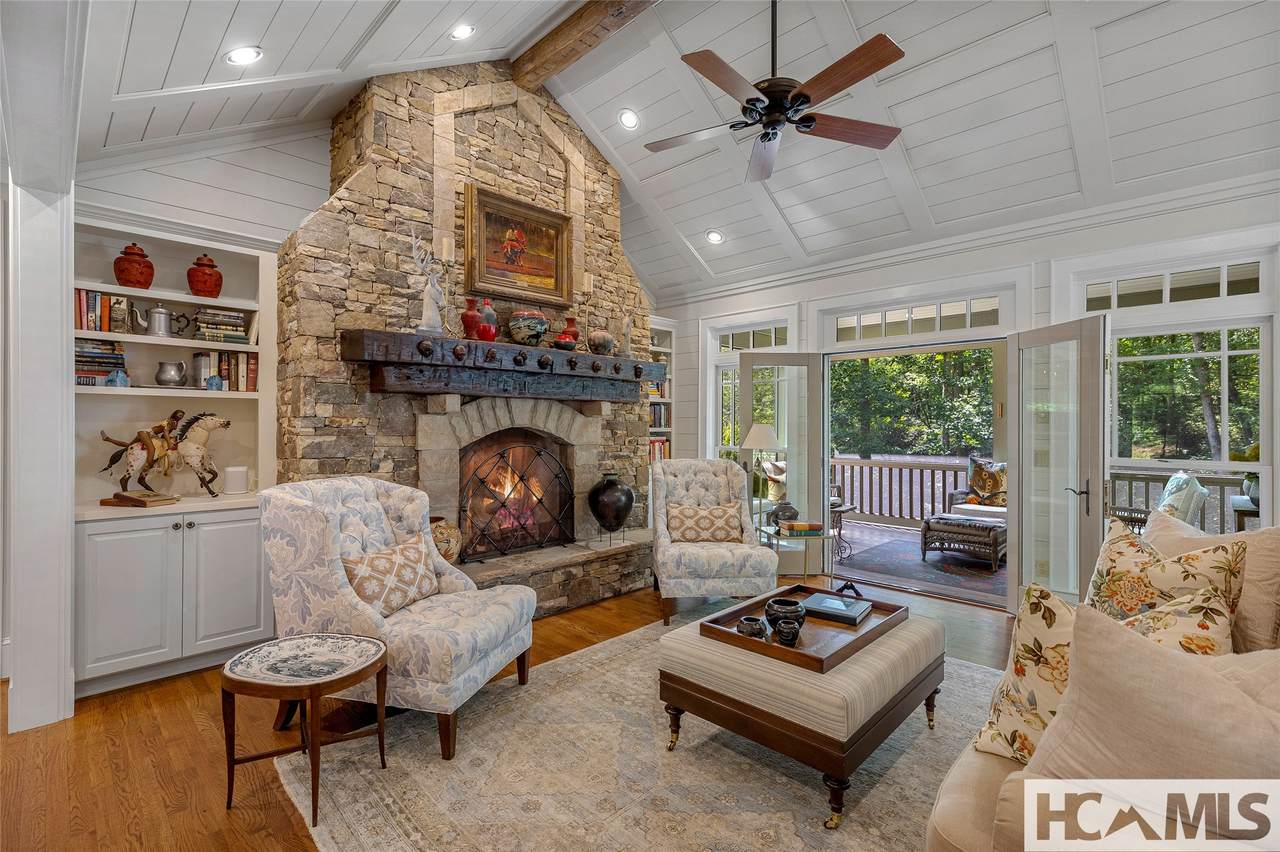 285 Streamside Drive - Photo 1