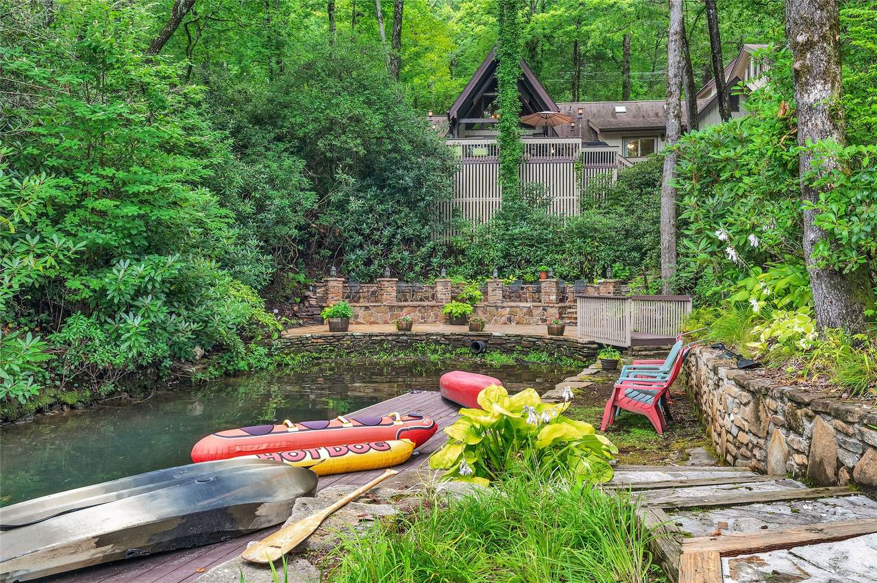 562 W Club - Photo 1