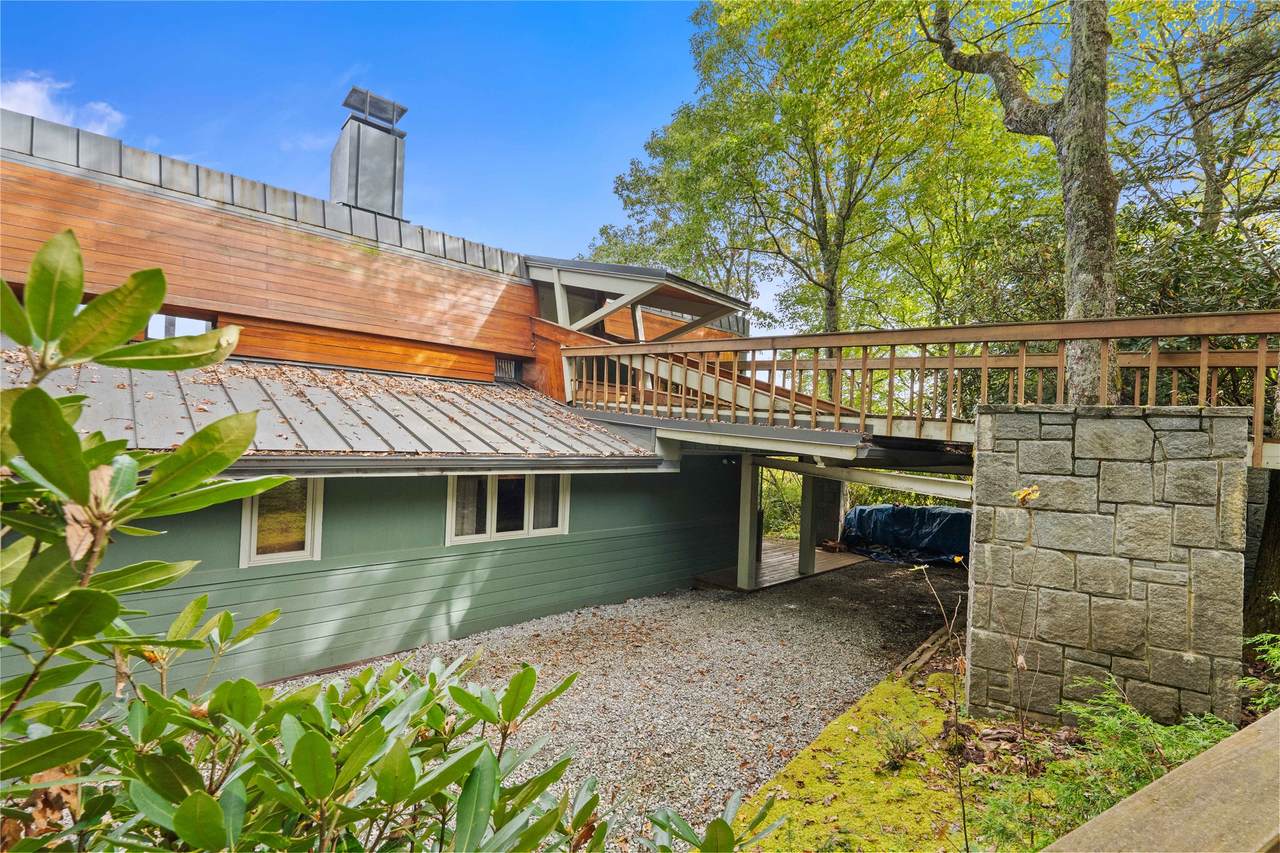 336 North Drive - Photo 1