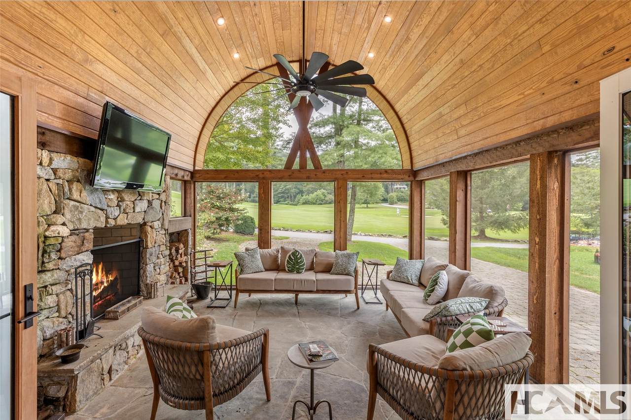 346 Hummingbird Lane - Photo 1