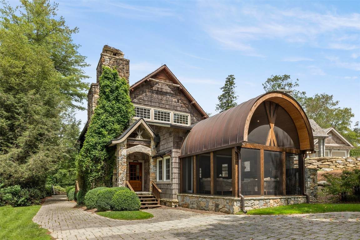 346 Hummingbird Lane - Photo 1