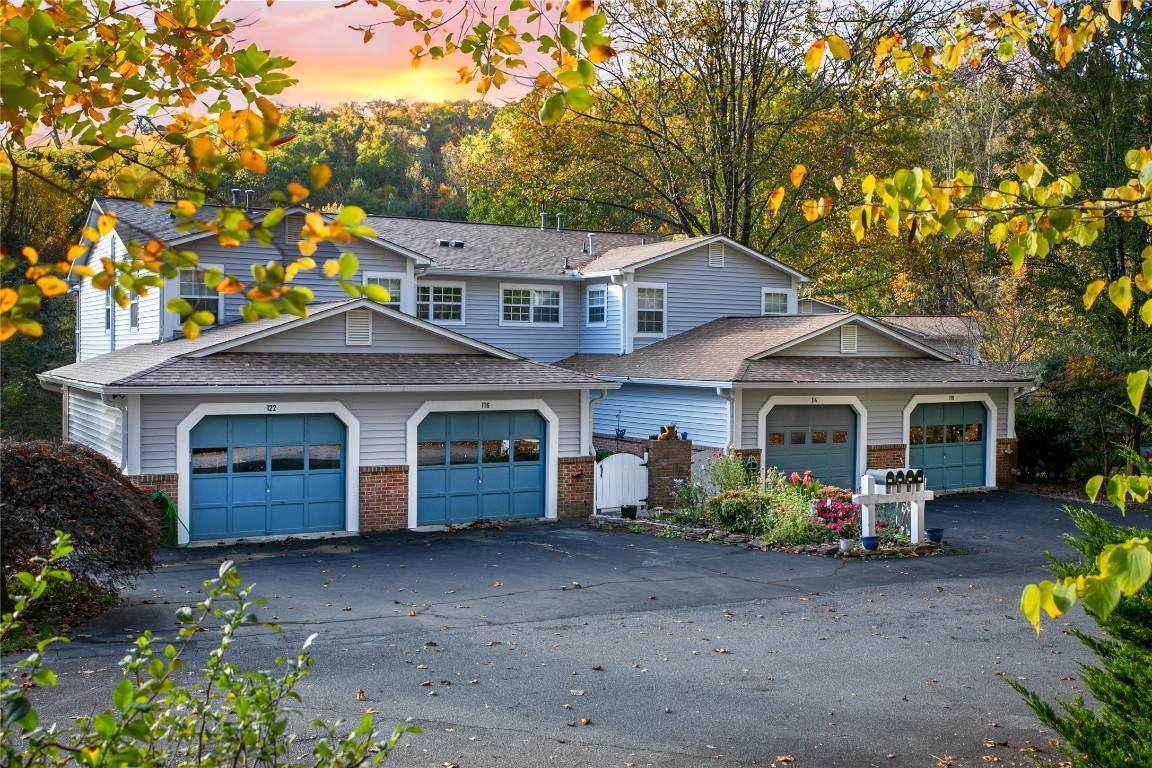 110 Lakeview Court - Photo 1