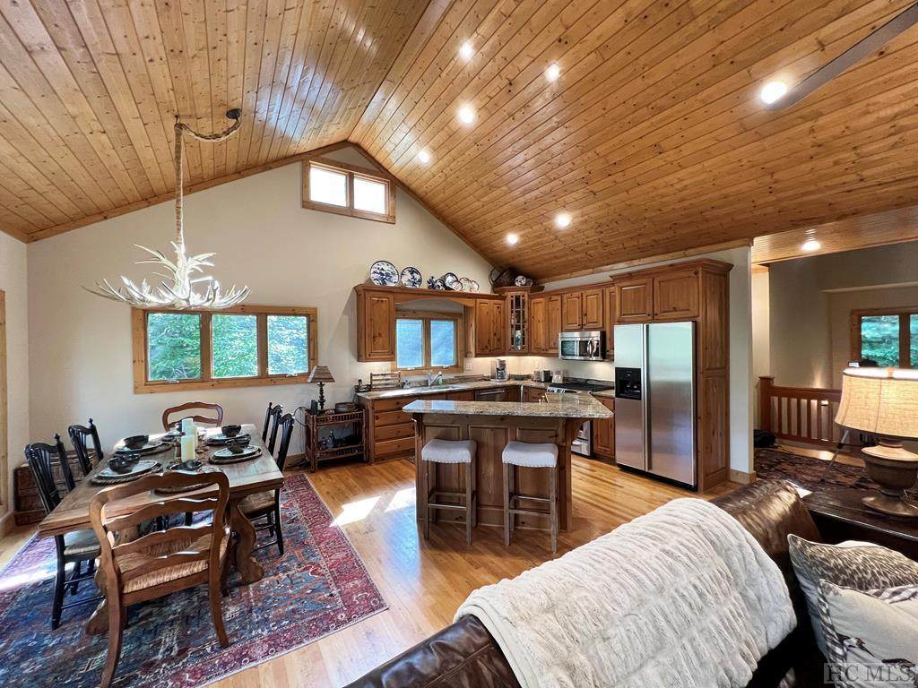 192 Springs Way - Photo 1