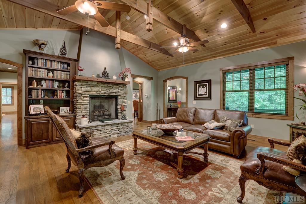 84 Chestnut Court - Photo 1
