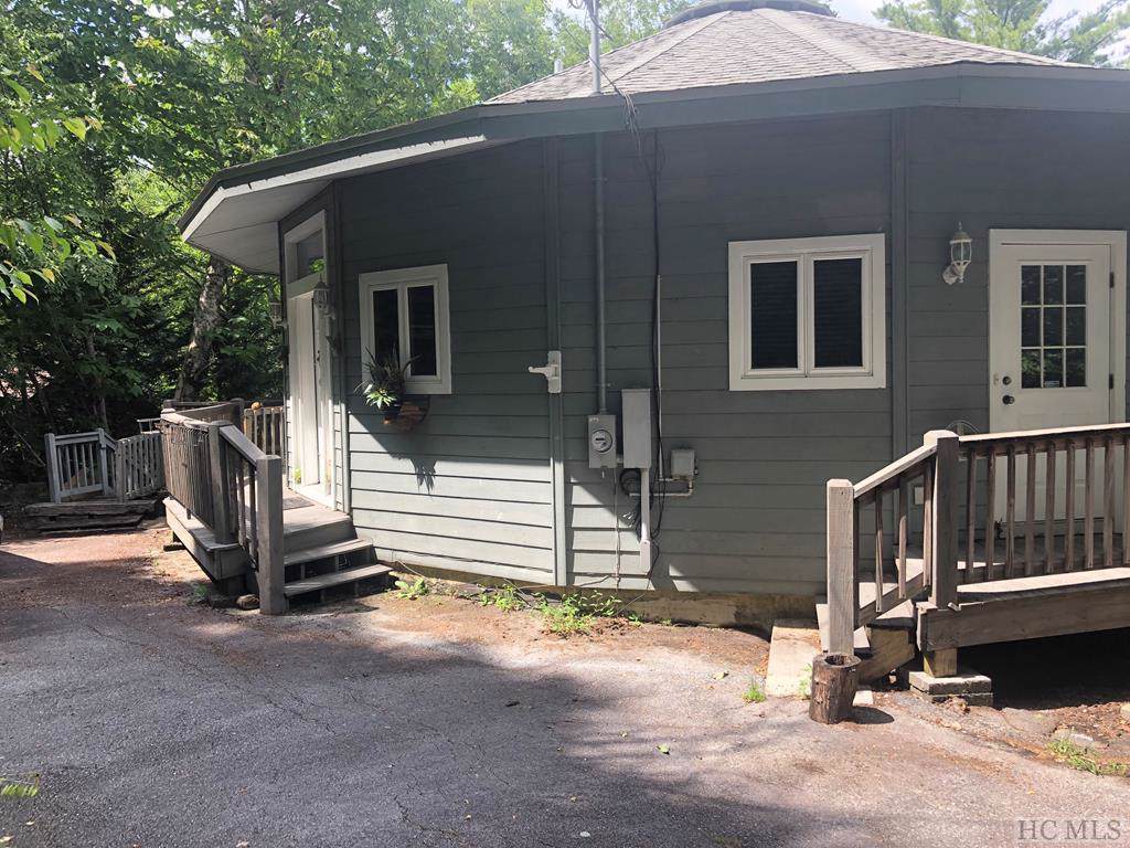 225 Lakeshore Drive - Photo 1