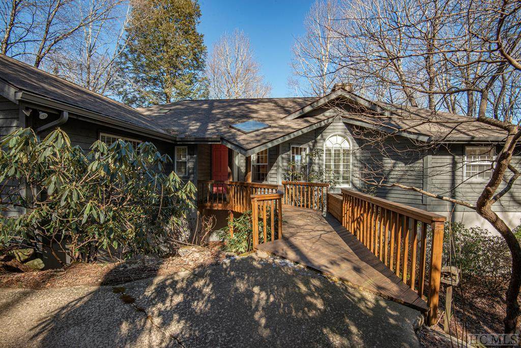 212 North Drive - Photo 1