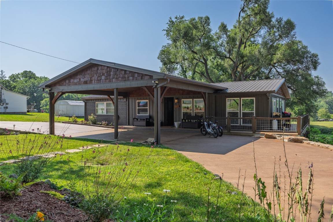 410 Lyle Street - Photo 1