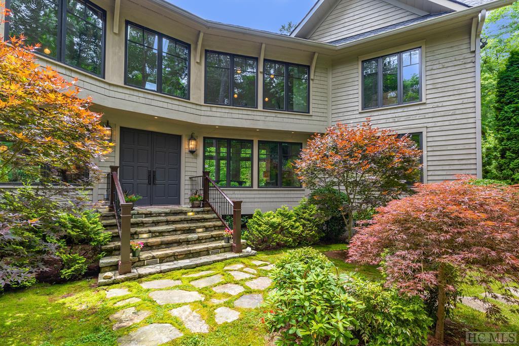 879 Cherokee Trail - Photo 1