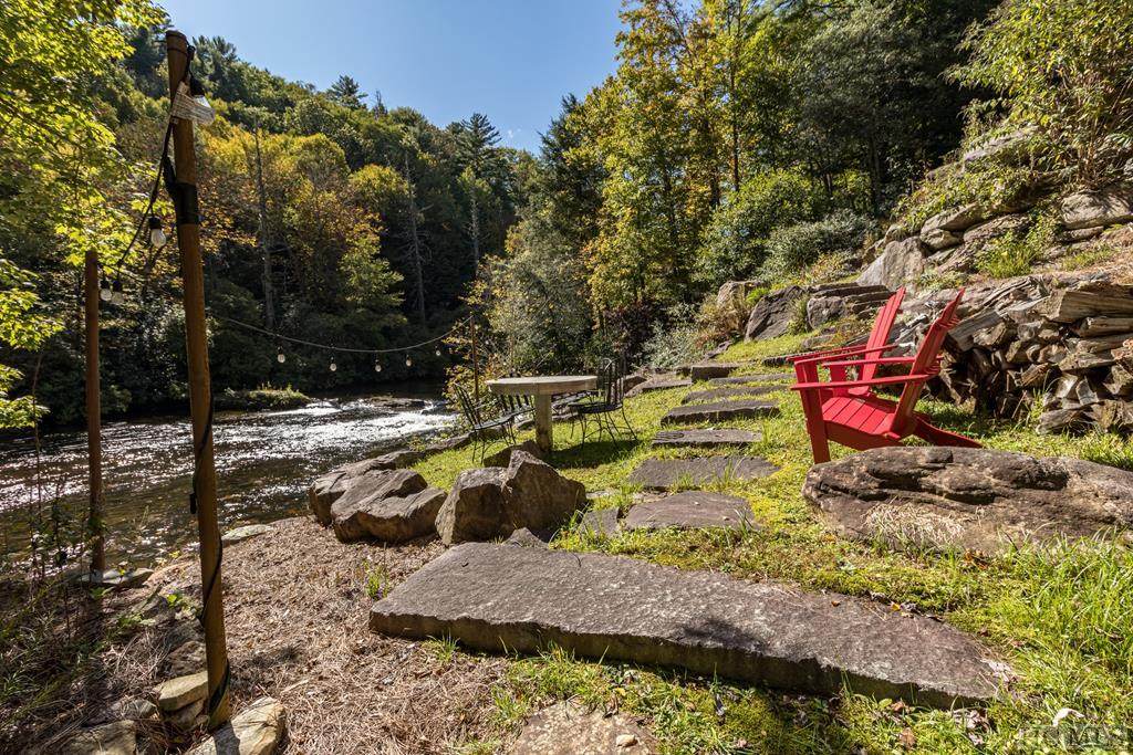 131 River View Court - Photo 1