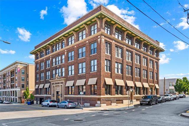 523 Grand Boulevard - Photo 1