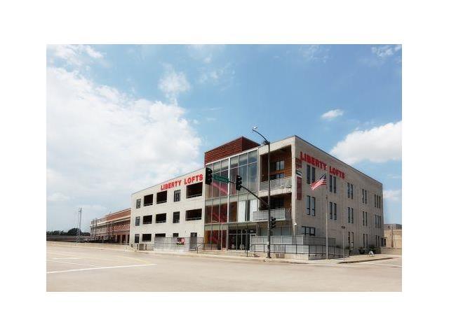 360 Pershing Road - Photo 1