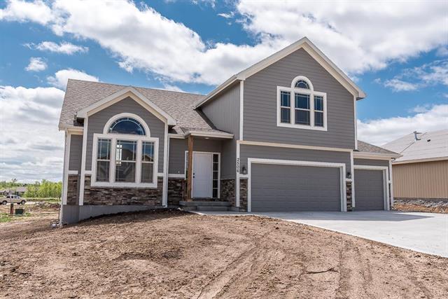 913 Oak Terrace - Photo 1