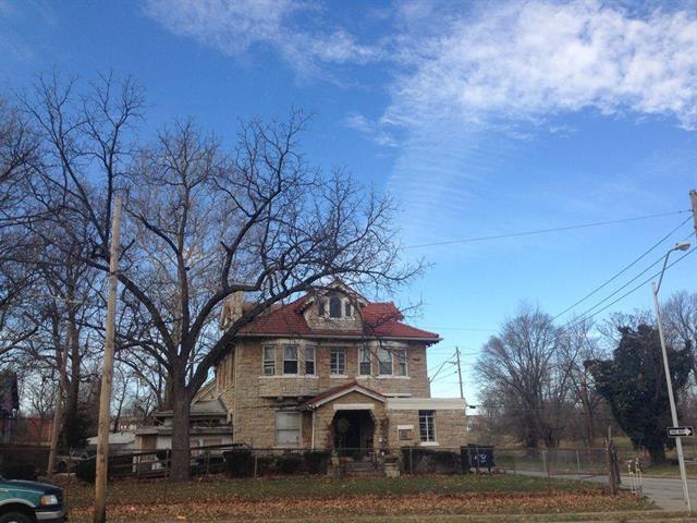 2700 Tracy Avenue - Photo 1