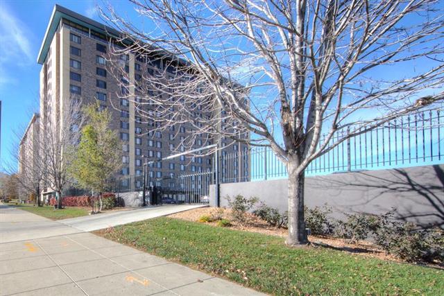 700 8th Street - Photo 1