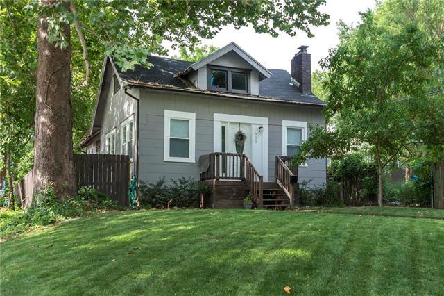 909 79TH Terrace - Photo 1