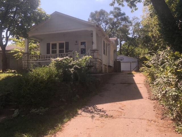 2607 45th Avenue - Photo 1