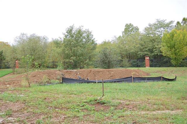 1933 Edgewood Drive - Photo 1