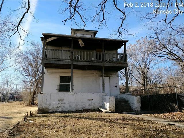 3240 Chestnut Avenue - Photo 1