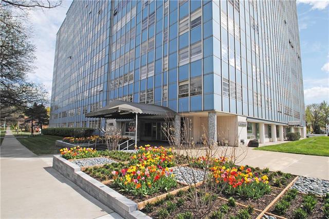 333 Meyer Boulevard - Photo 1