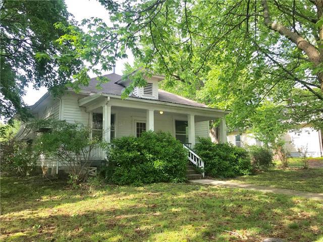 826 Maple Street - Photo 1