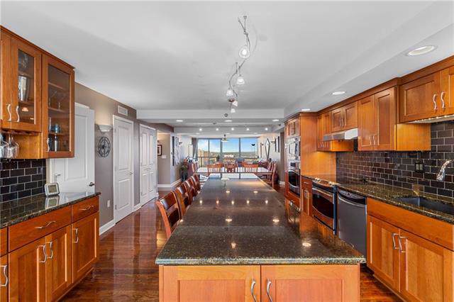 600 Admiral Boulevard - Photo 1