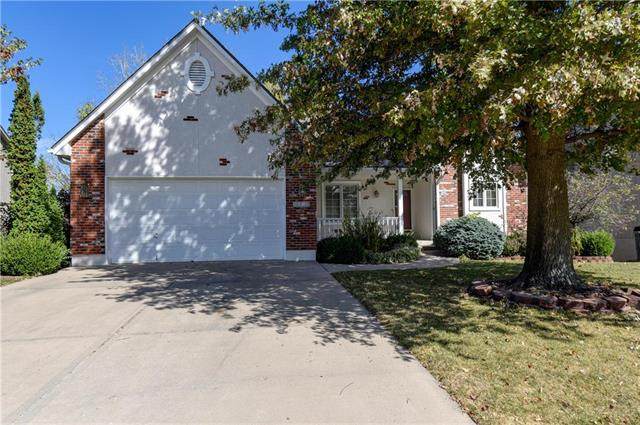 1033 Crossing Drive - Photo 1