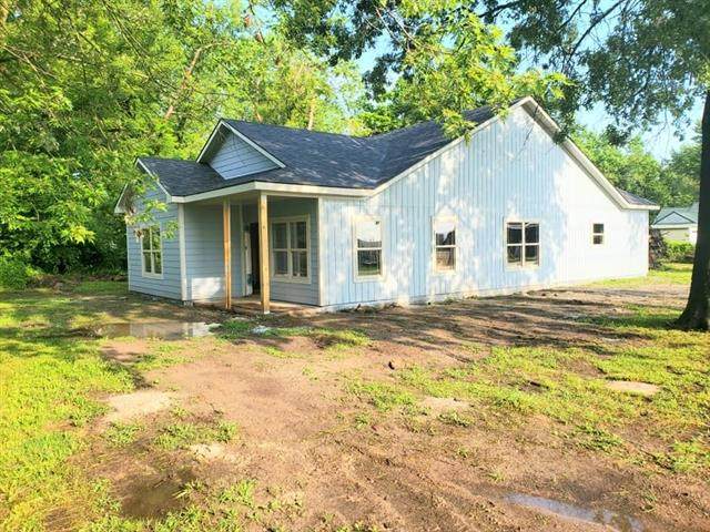 611 7th Street - Photo 1