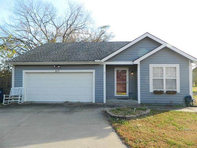 217 5th St Court - Photo 1