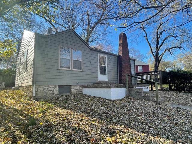 940 61st Terrace - Photo 1