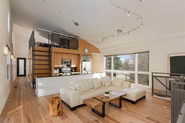 1609 Summit Street - Photo 1