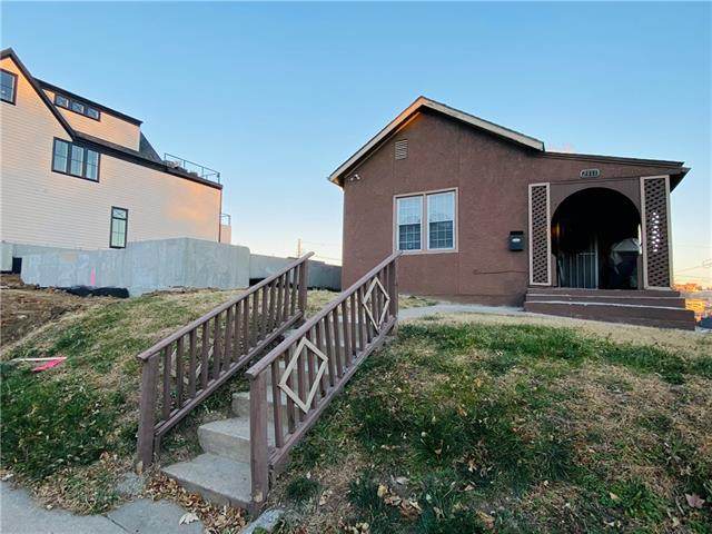 2111 Belleview Avenue - Photo 1