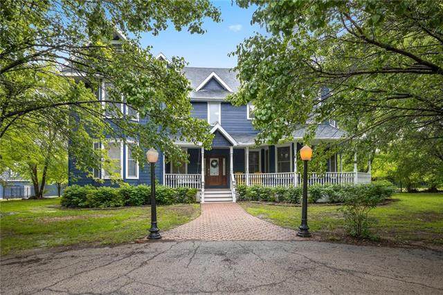 704 Carpenter Street - Photo 1