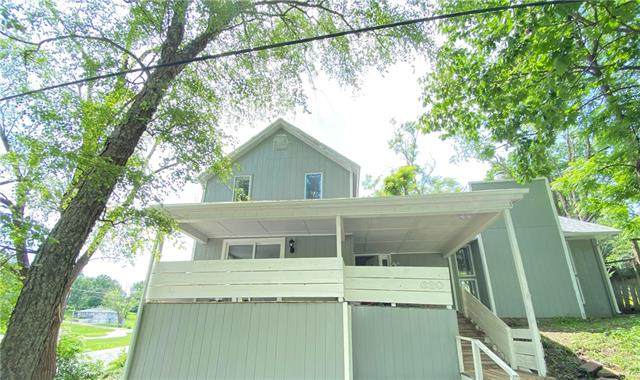 620 Lawrence Avenue - Photo 1