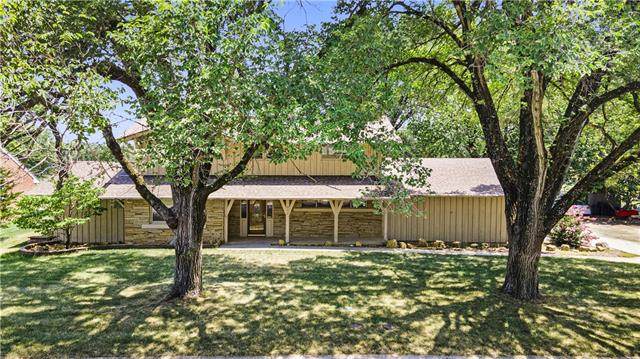 809 Country Club Drive - Photo 1
