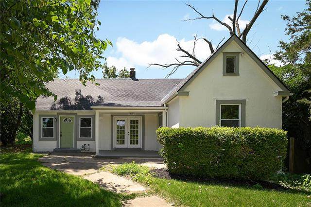 2527 Nebraska Avenue - Photo 1