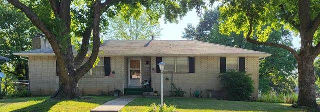 2405 72 Place - Photo 1