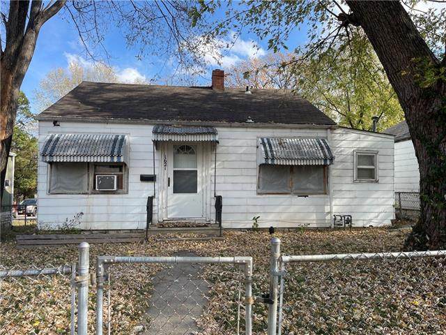 1621 Cypress Avenue - Photo 1