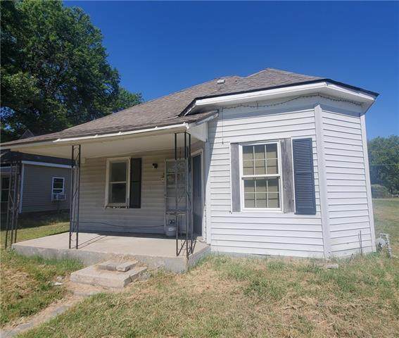 915 14th Street - Photo 1