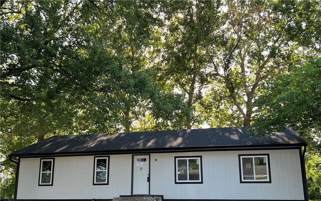 313 Clearview Drive - Photo 1