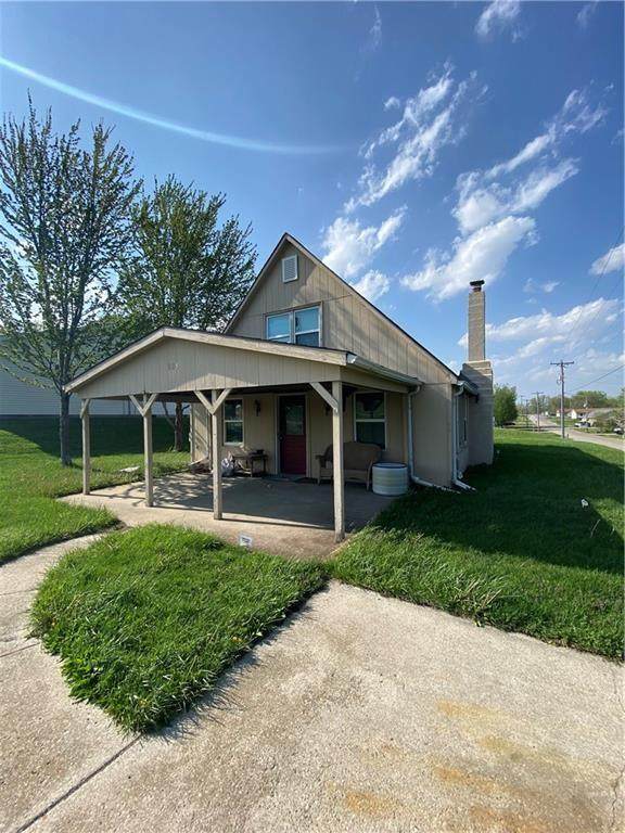 803 16TH Street - Photo 1