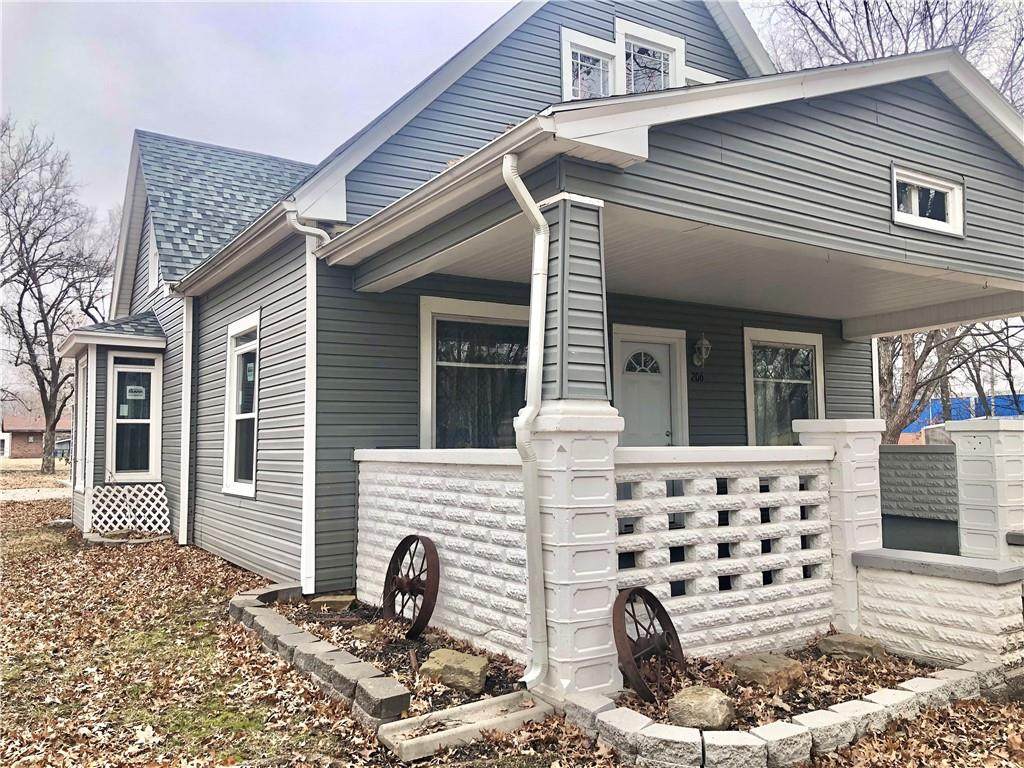 206 10th Street - Photo 1