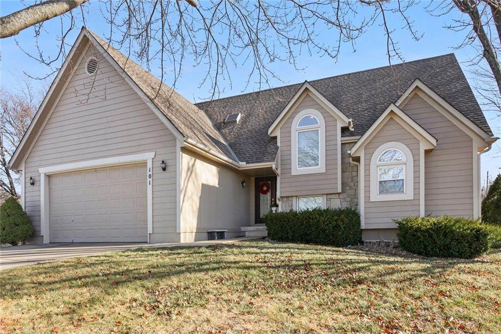 101 Lakeshore Drive - Photo 1