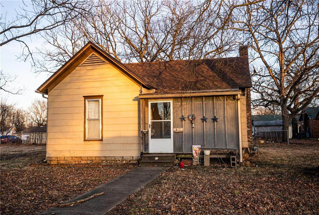 415 Short Street - Photo 1