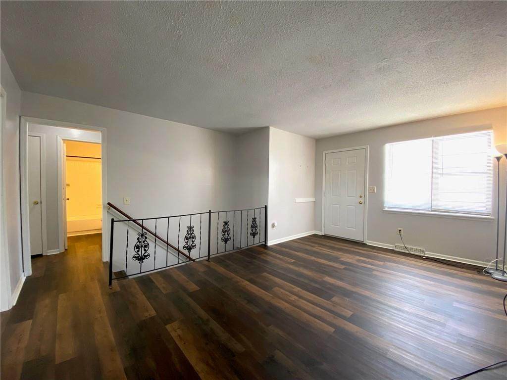 1037 Kingscross Road - Photo 1