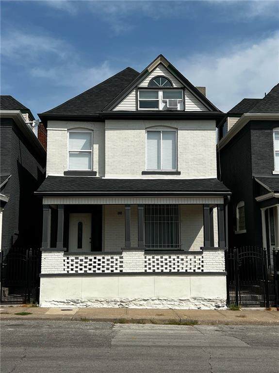 1102 8th Street - Photo 1