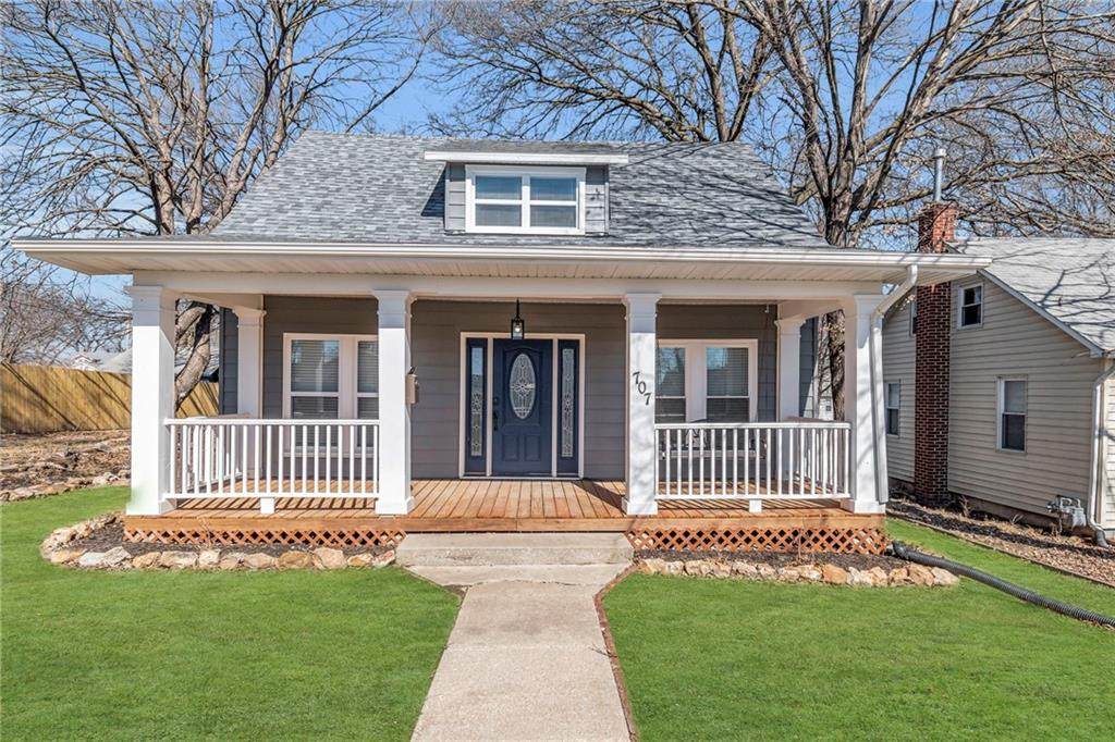 707 11th Street - Photo 1