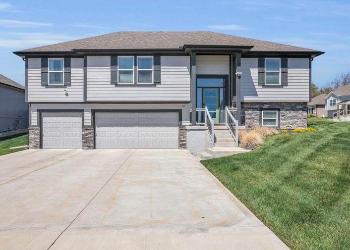 900 Lindenwood Drive - Photo 1