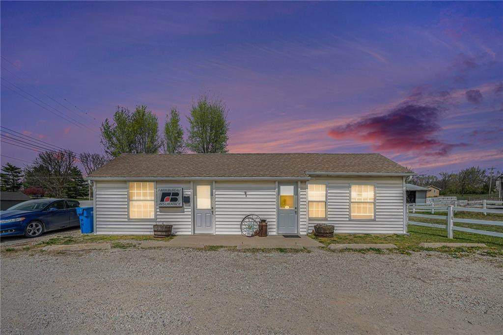 1102 Clay/Broadway Street - Photo 1